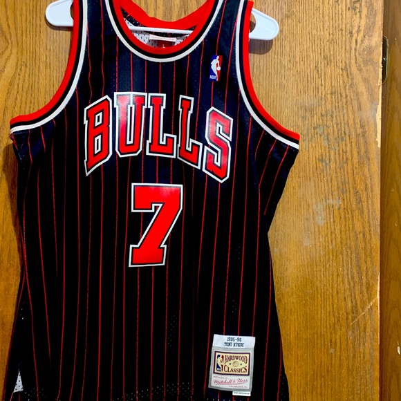 Toni Kukoc #7 Bulls 95-96 Hardwood Classics Swingman Player Jersey - Picture 4 of 15